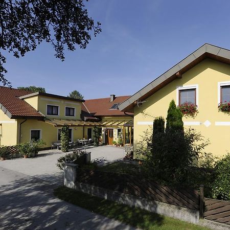 Privatzimmer Und Ferienwohnungen Leeb Persenbeug Extérieur photo