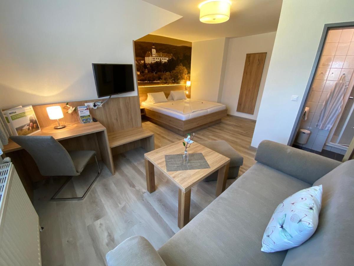 Privatzimmer Und Ferienwohnungen Leeb Persenbeug Extérieur photo