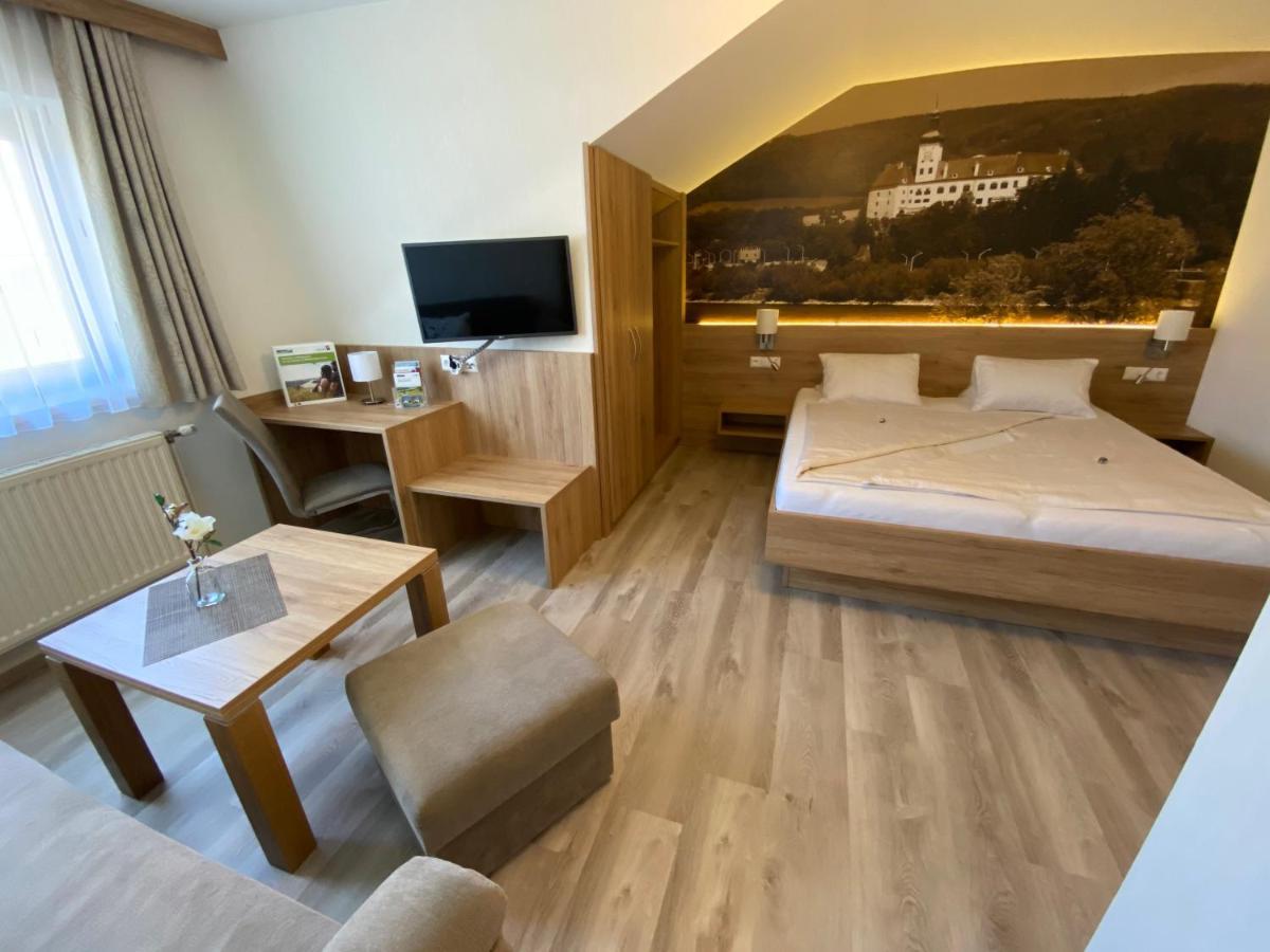 Privatzimmer Und Ferienwohnungen Leeb Persenbeug Extérieur photo