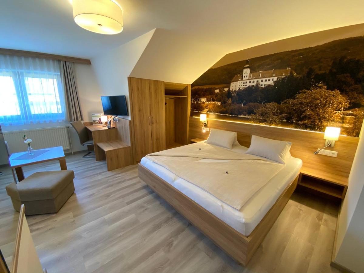 Privatzimmer Und Ferienwohnungen Leeb Persenbeug Extérieur photo