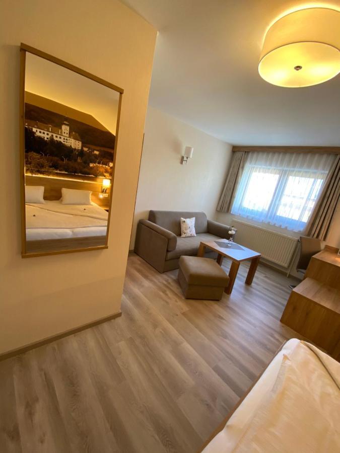 Privatzimmer Und Ferienwohnungen Leeb Persenbeug Extérieur photo
