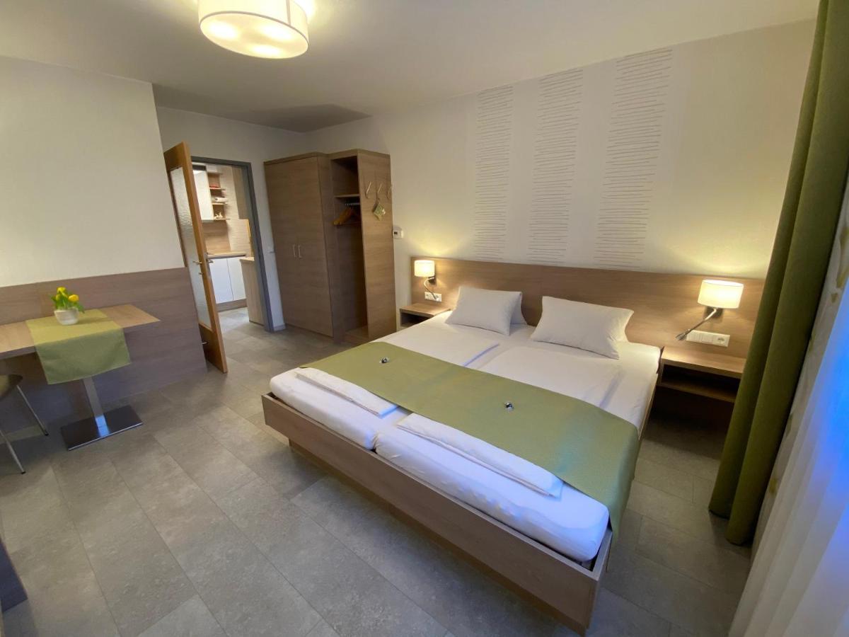 Privatzimmer Und Ferienwohnungen Leeb Persenbeug Extérieur photo