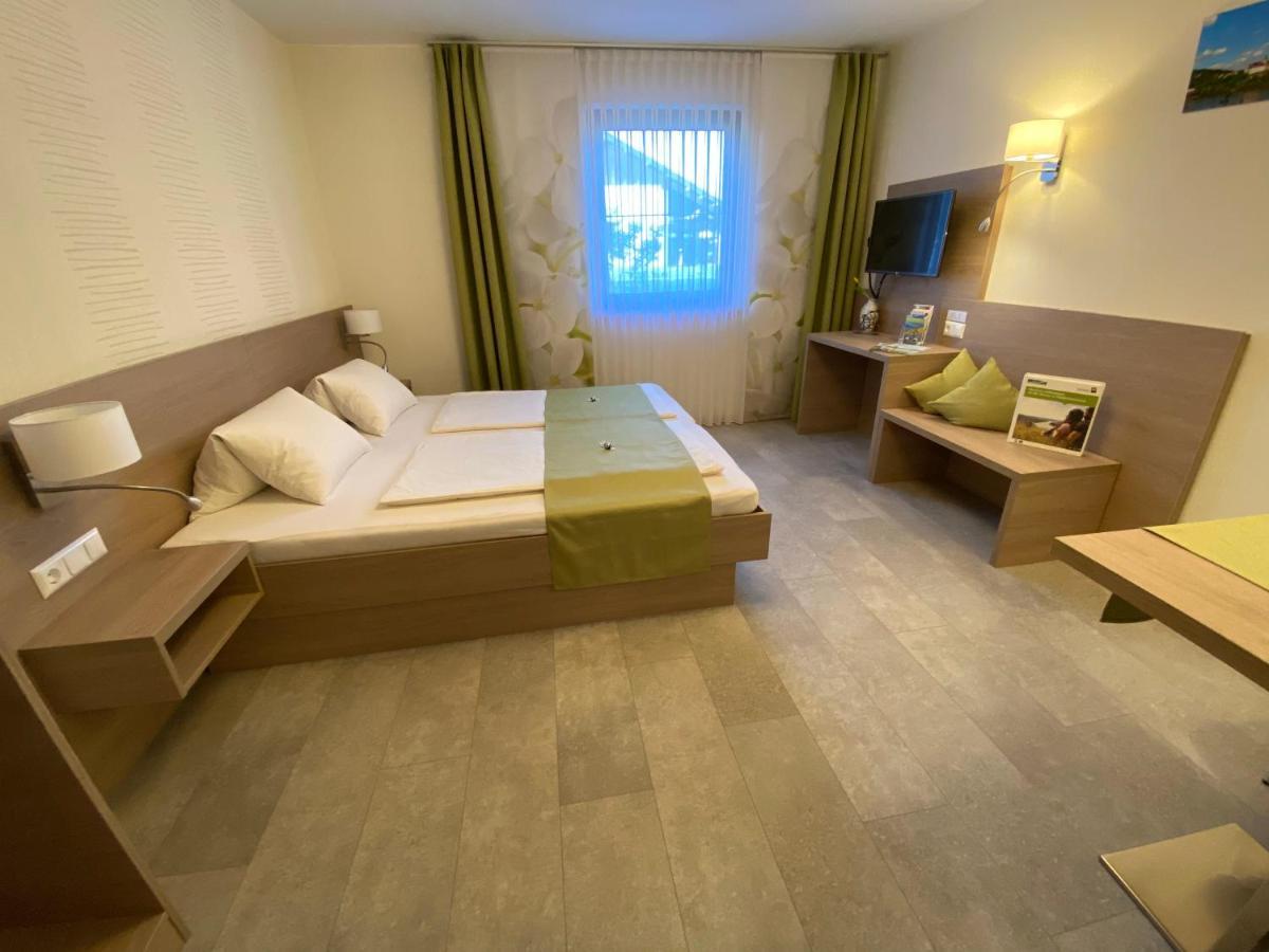 Privatzimmer Und Ferienwohnungen Leeb Persenbeug Extérieur photo