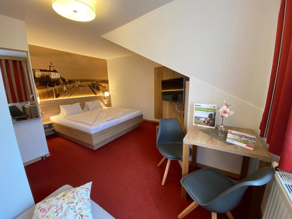 Privatzimmer Und Ferienwohnungen Leeb Persenbeug Extérieur photo