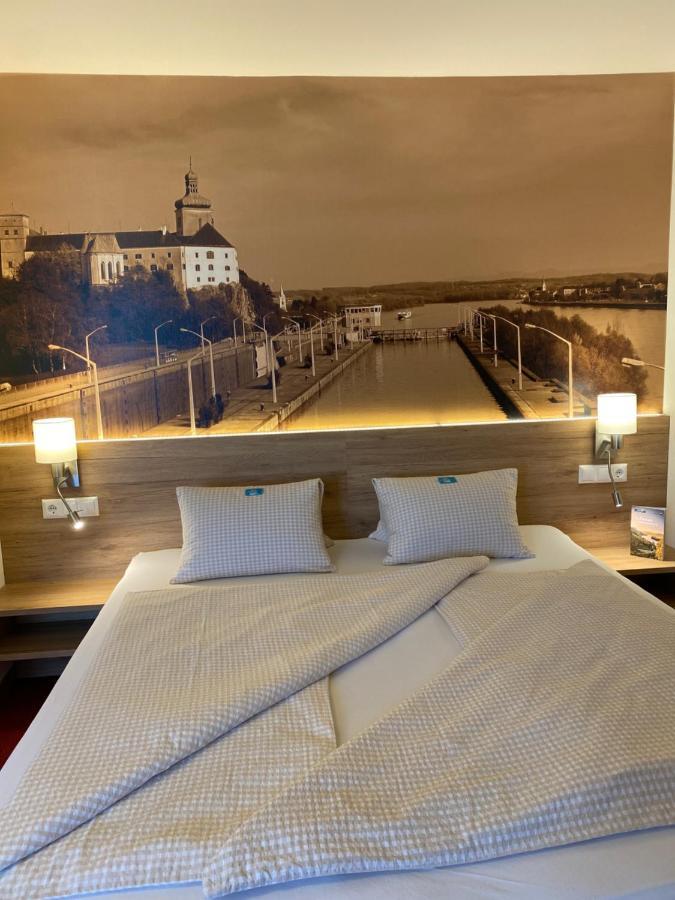 Privatzimmer Und Ferienwohnungen Leeb Persenbeug Extérieur photo