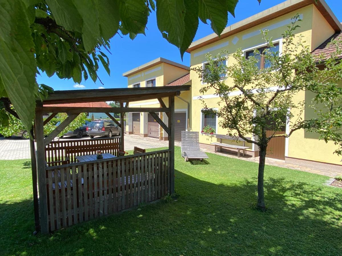 Privatzimmer Und Ferienwohnungen Leeb Persenbeug Extérieur photo