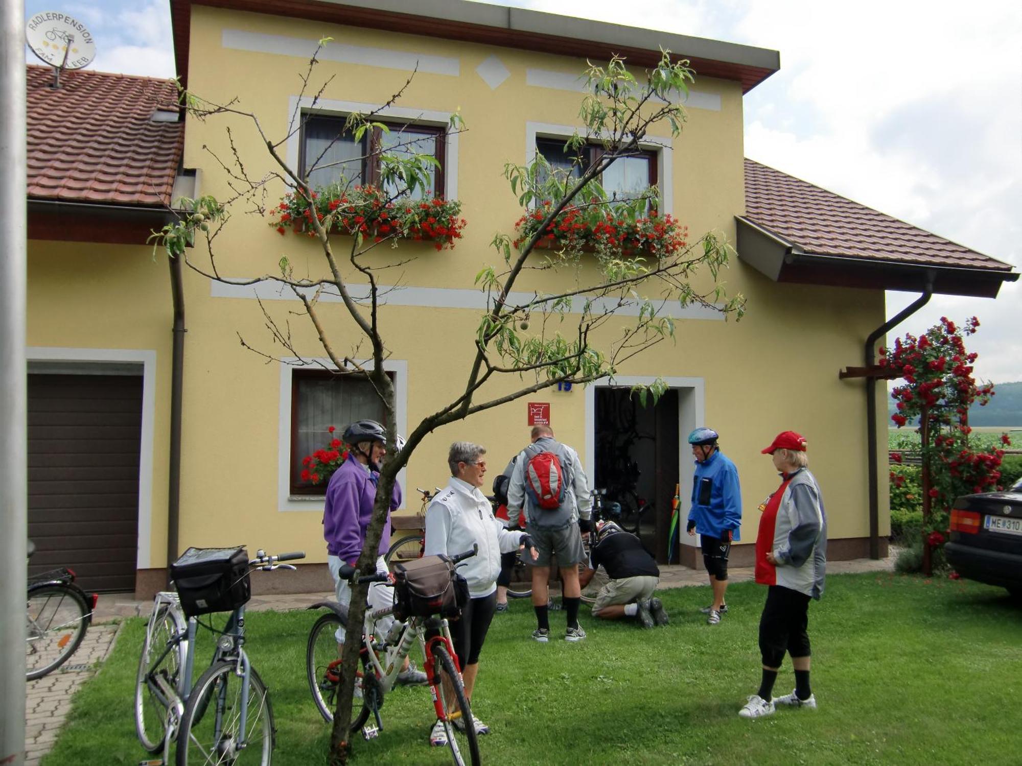 Privatzimmer Und Ferienwohnungen Leeb Persenbeug Extérieur photo