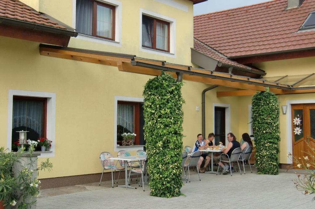 Privatzimmer Und Ferienwohnungen Leeb Persenbeug Extérieur photo
