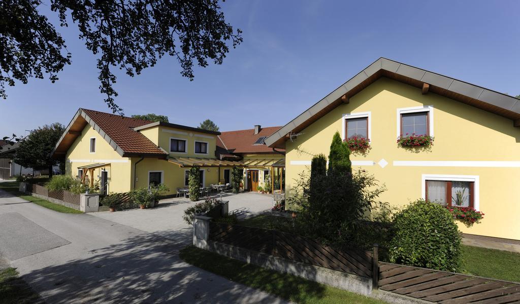 Privatzimmer Und Ferienwohnungen Leeb Persenbeug Extérieur photo
