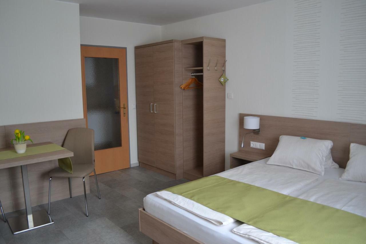 Privatzimmer Und Ferienwohnungen Leeb Persenbeug Extérieur photo